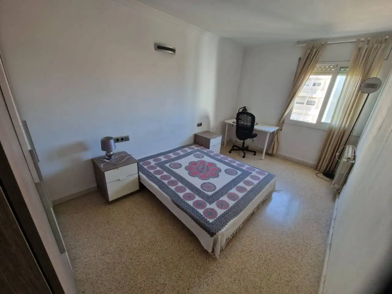 Dormitori de Pis de lloguer en Cerdanyola del Vallès amb Calefacció, Moblat i Balcó