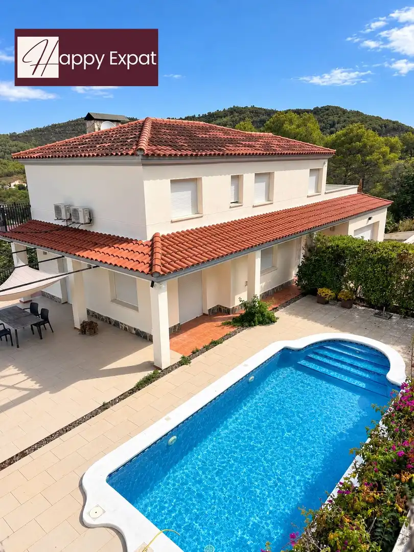 Detached house with pool for sale in Olivella