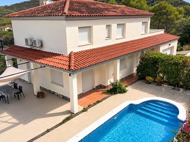 Xalet amb piscina en venda a Olivella