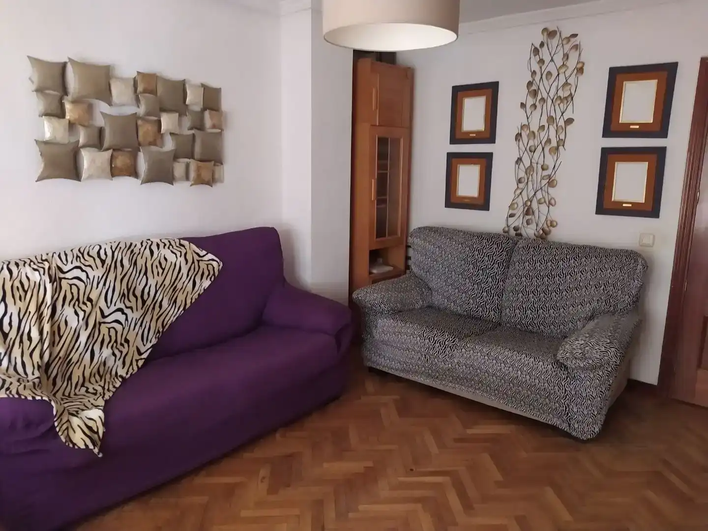 Sala d'estar de Pis per a compartir en Talavera de la Reina amb Parquet, Moblat i Balcó