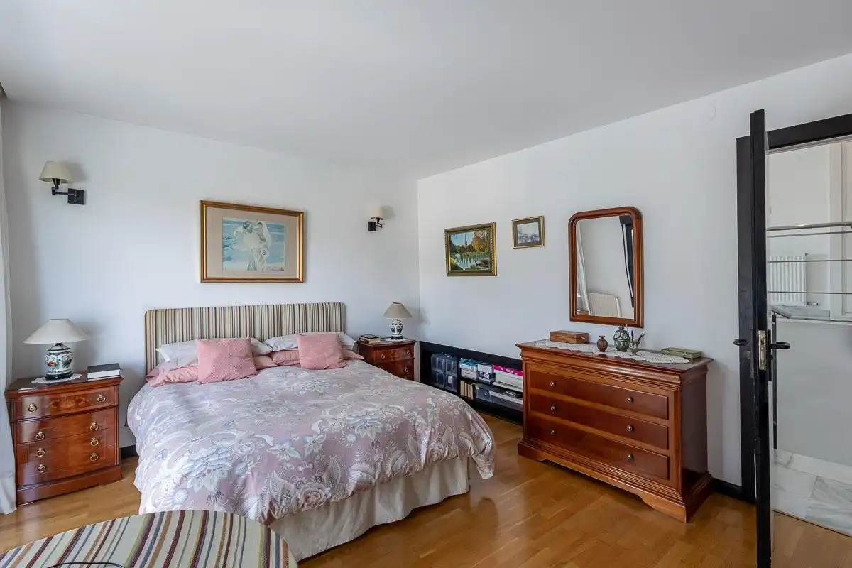 Dormitori de Casa o xalet en venda en Granada amb Aire condicionat, Calefacció i Jardí privat