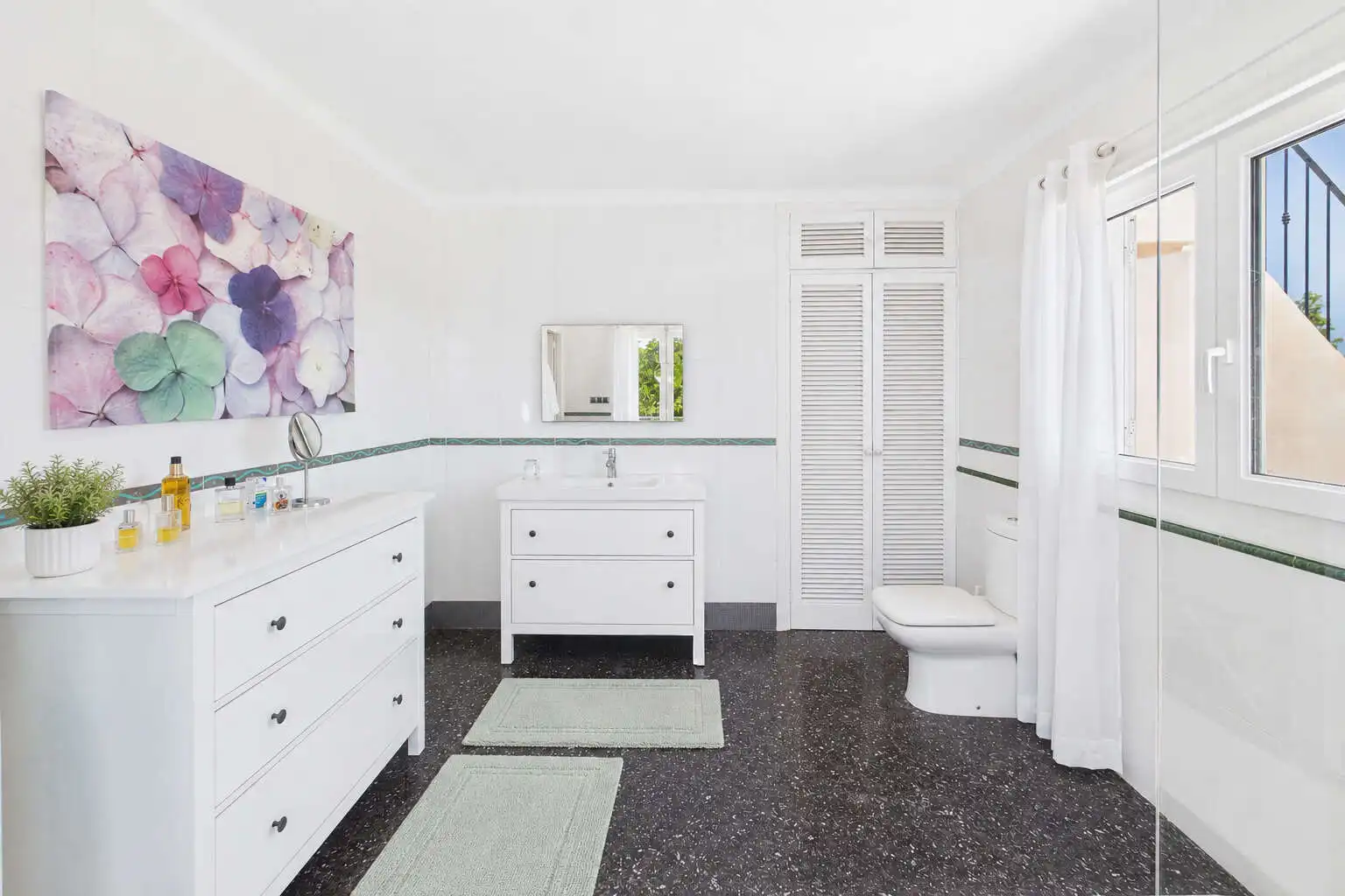 Baño de Finca rústica en venta en Muro con Aire acondicionado, Terraza y Amueblado