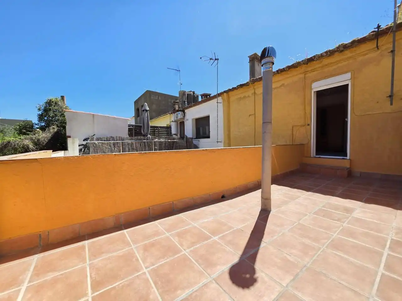 Vista exterior de Casa o xalet en venda en Vilassar de Dalt amb Aire condicionat, Calefacció i Jardí privat