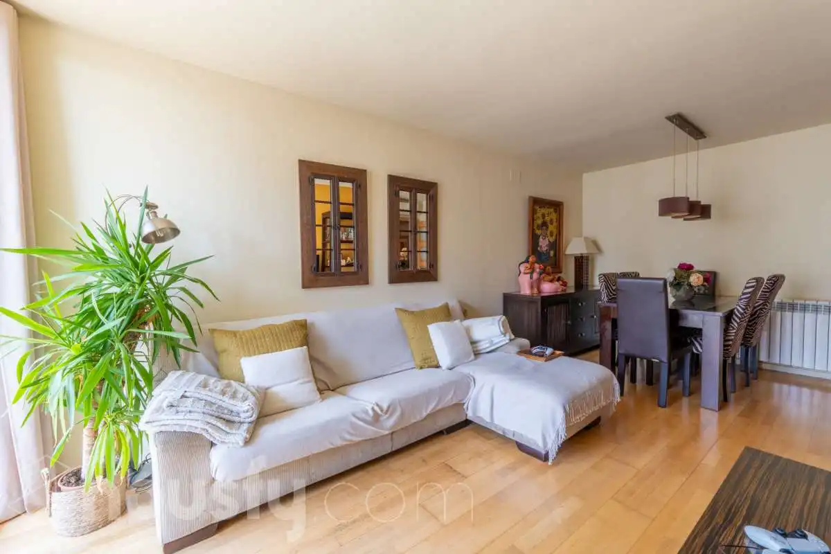 Sala d'estar de Pis en venda en Vilafranca del Penedès amb Aire condicionat, Calefacció i Jardí privat
