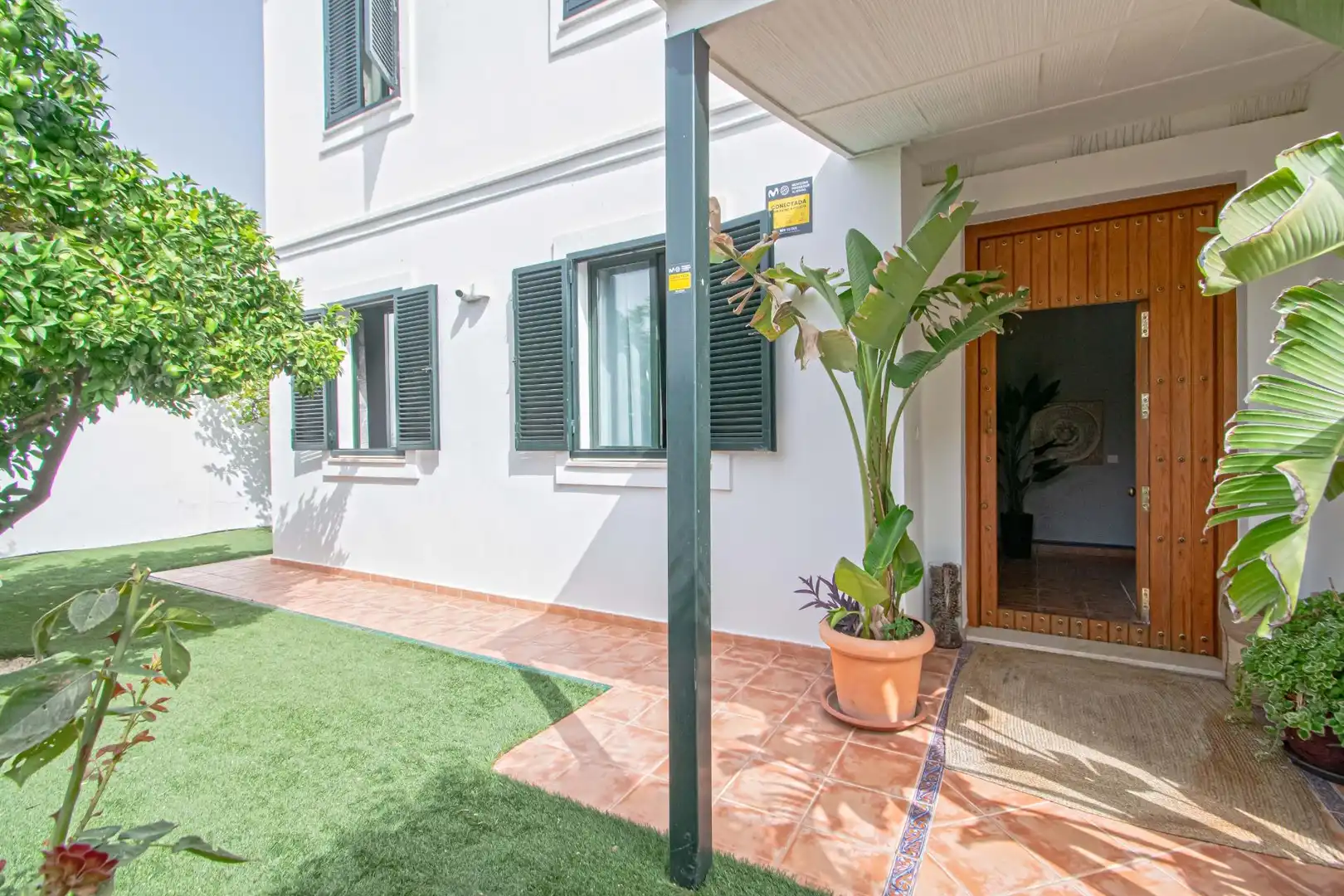 Vista exterior de Casa o xalet en venda en Burguillos amb Aire condicionat, Jardí privat i Terrassa