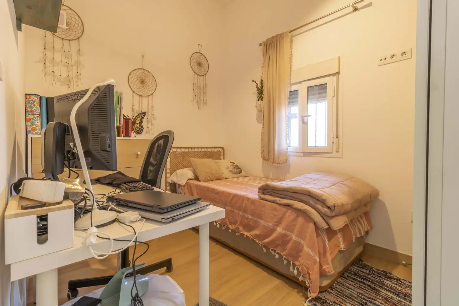 Habitación de Casa adosada en venta en Sevilla con Aire acondicionado, Trastero y Piscina