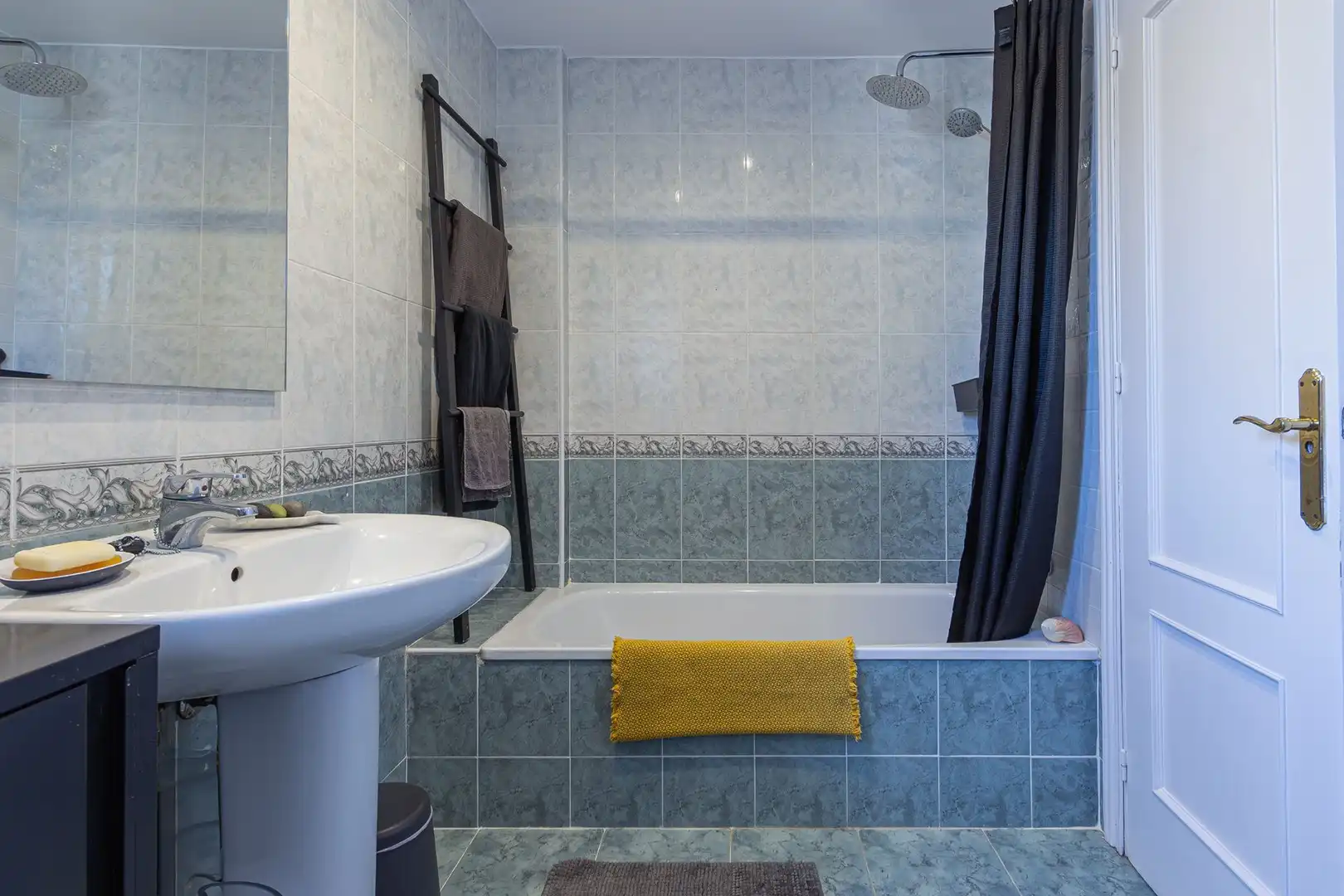 Baño de Ático de alquiler en Almuñécar con Aire acondicionado, Terraza y Amueblado