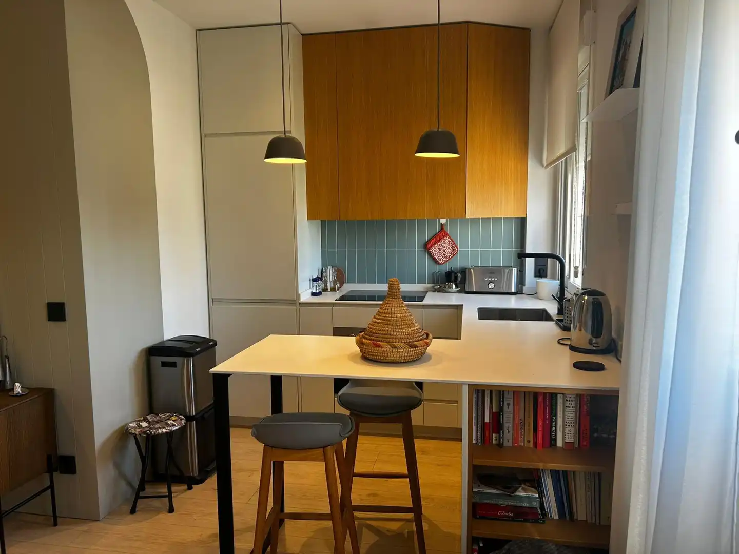 Cuina de Apartament de lloguer en Madrid amb Aire condicionat, Calefacció i Moblat