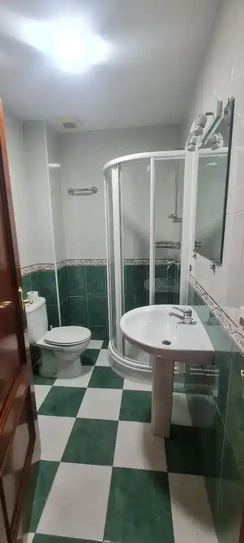 Badezimmer von Wohnung zum Verkauf in Bailén mit Klimaanlage und Balkon