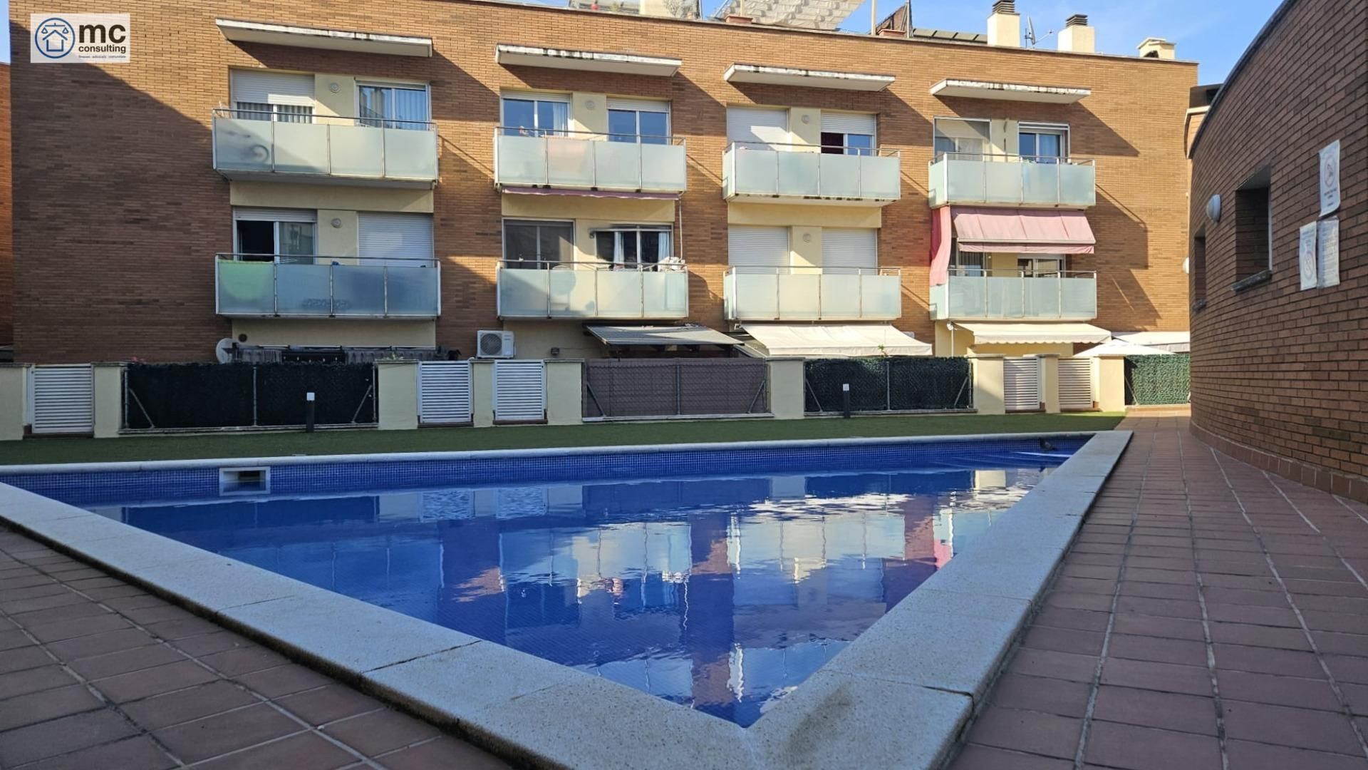 Piscina de Planta baixa en venda en La Garriga amb Parquet, Terrassa i Piscina comunitària