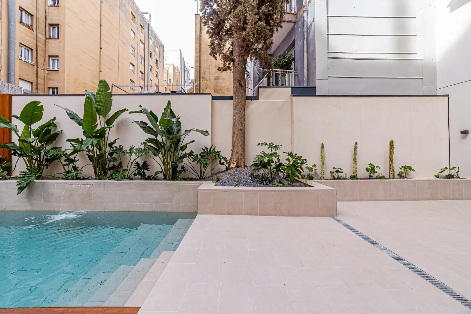 Swimming pool of Duplexes for sale in Barcelona  with Air Conditioner, Heating and Private garden
