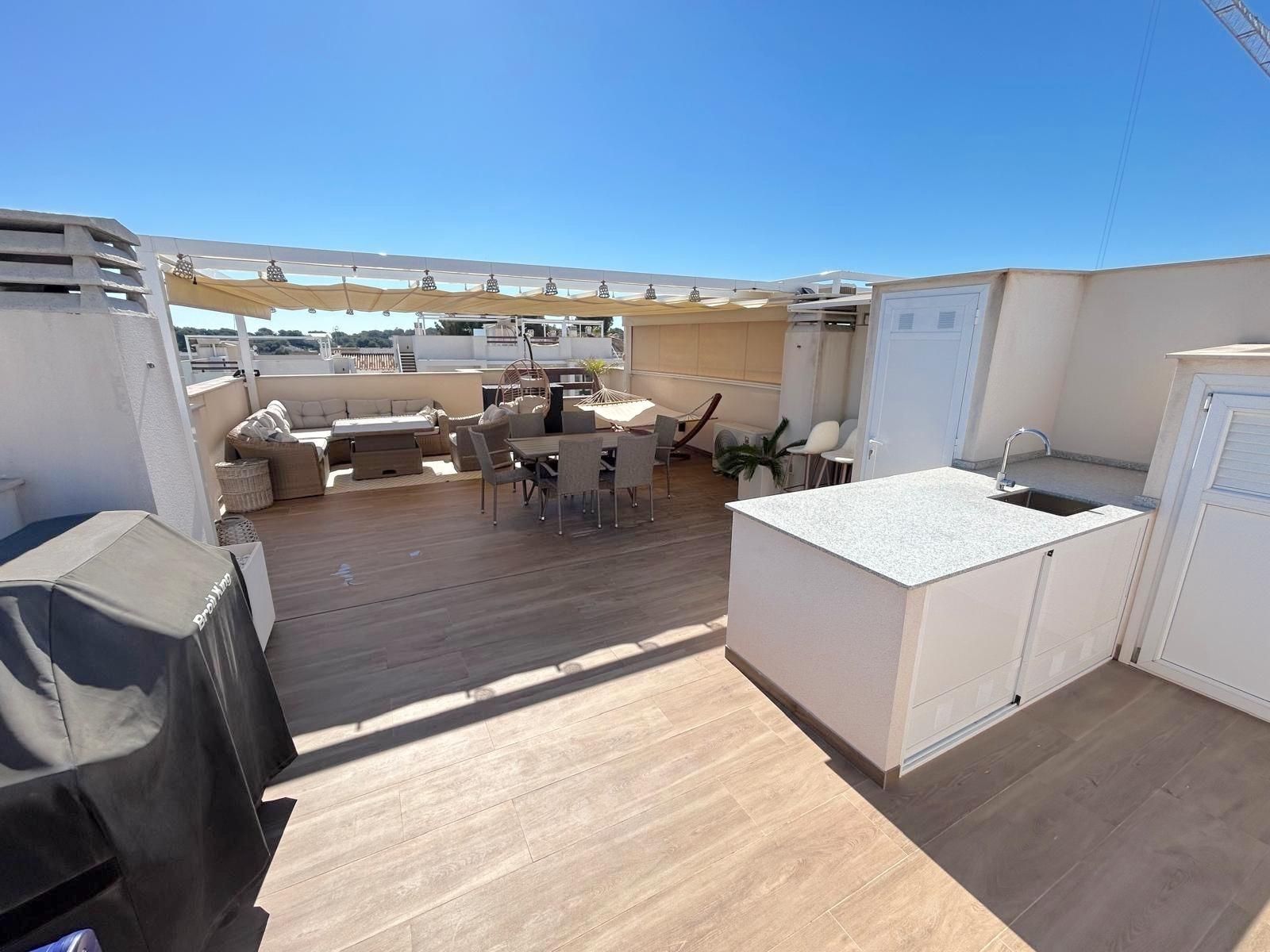 Terrace of House or chalet for sale in Torrevieja  with Air Conditioner, Heating and Private garden