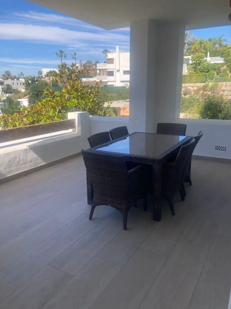 Terrasse von Wohnungen zum Verkauf in Benahavís mit Terrasse und Möbliert