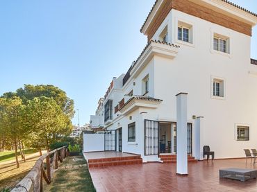 Adosado con piscina en venta en Buenavista - Lauro Golf