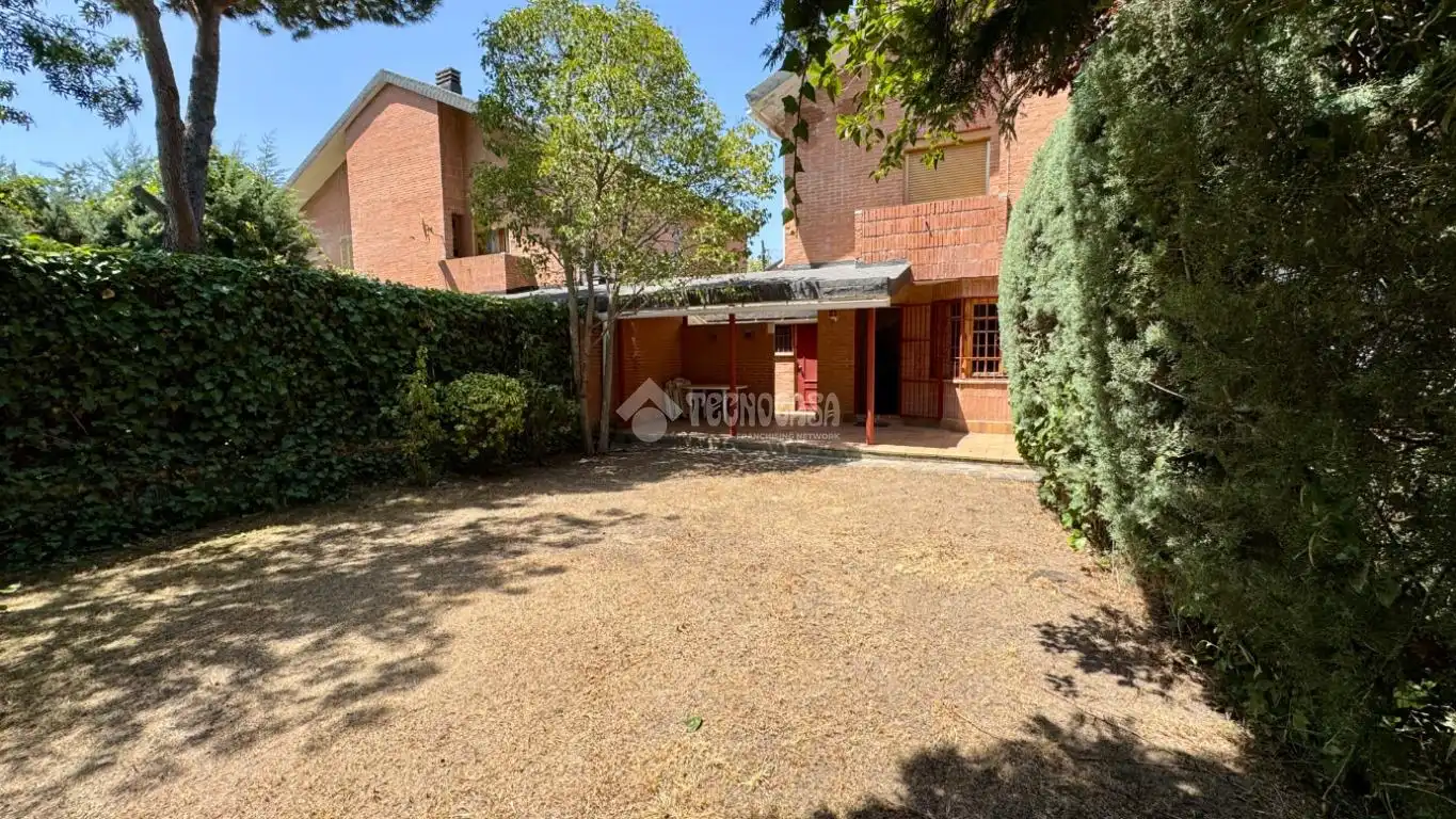 Jardí de Casa adosada en venda en Moralzarzal amb Calefacció, Terrassa i Piscina comunitària
