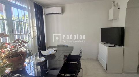 Chalet de 3 plantas, 5 dormitorios, 2 baños, aseo, salón, cocina, garaje, sótano y patios de 15 y 50m2, imatge 5