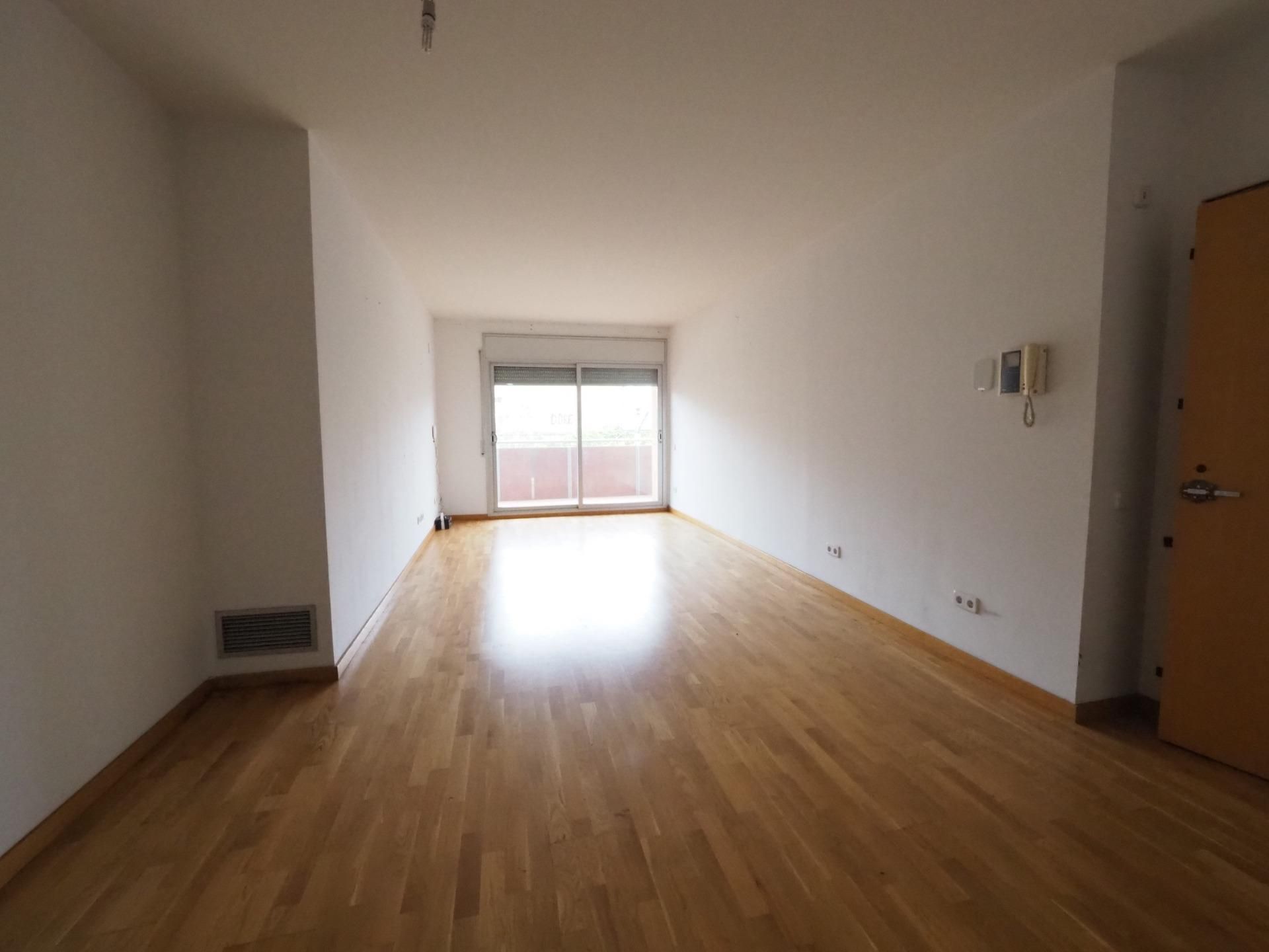 Sala d'estar de Pis en venda en Cerdanyola del Vallès amb Calefacció, Parquet i Terrassa