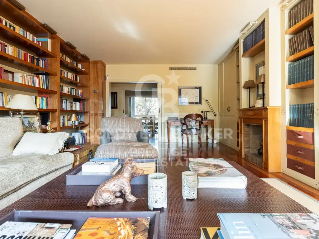 Sala de estar de Piso en venta en Barcelona con Jardín privado, Terraza y Piscina comunitaria