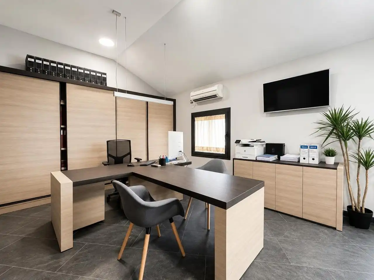 Office for rent in Segovia  with Air Conditioner