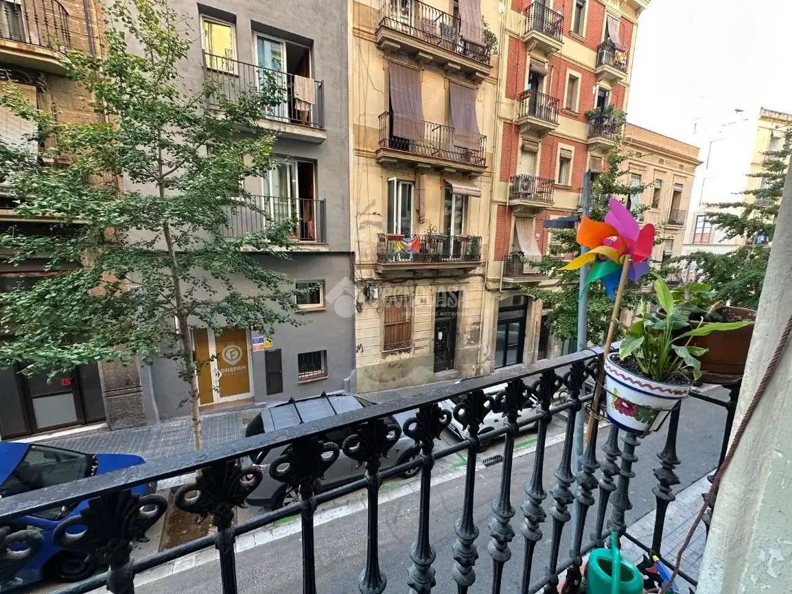 Vista exterior de Piso en venta en Barcelona
