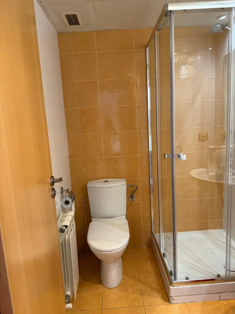 Badezimmer von Dachboden zur Miete in Cuarte de Huerva mit Klimaanlage, Heizung und Parkett