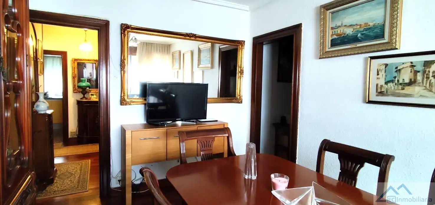 Flat for sale in Cuatro Caminos