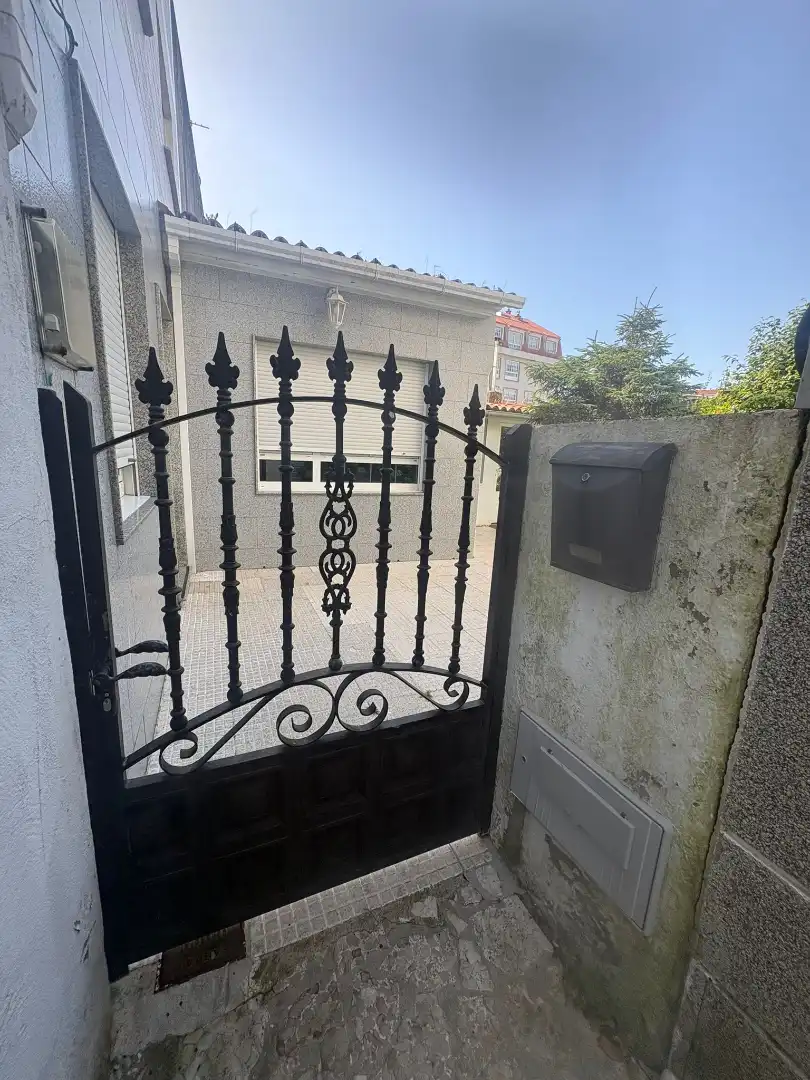 Vista exterior de Casa o chalet en venta en O Grove   con Calefacción, Jardín privado y Terraza