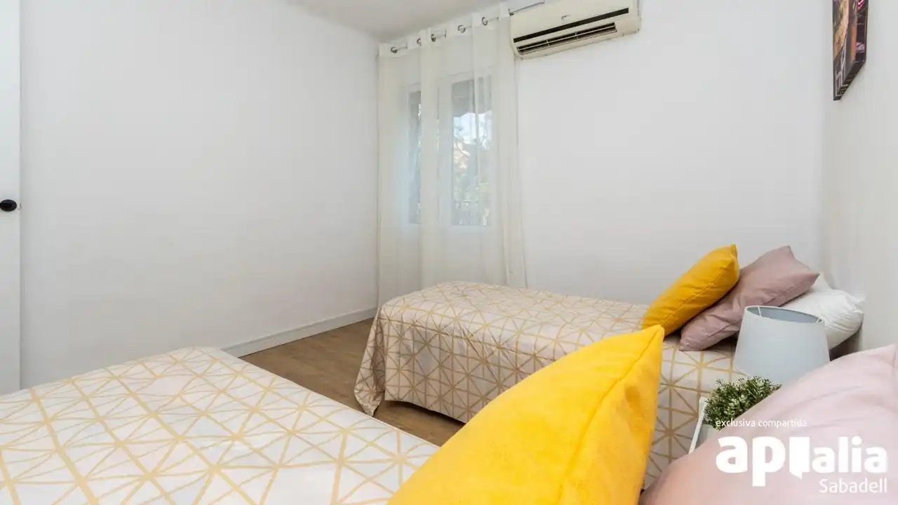 Habitación de Piso en venta en Sabadell con Aire acondicionado, Calefacción y Parquet