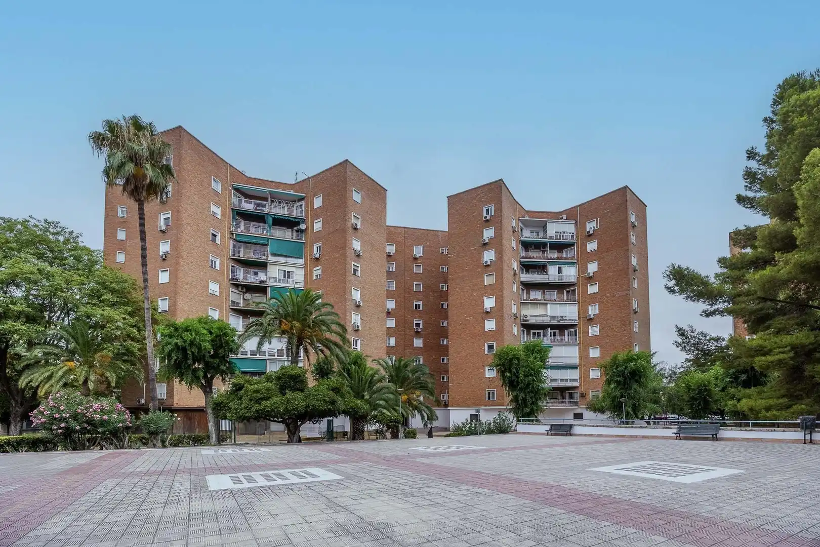 Exterior view of Flat for sale in Sevilla  with Air Conditioner, Heating and Private garden