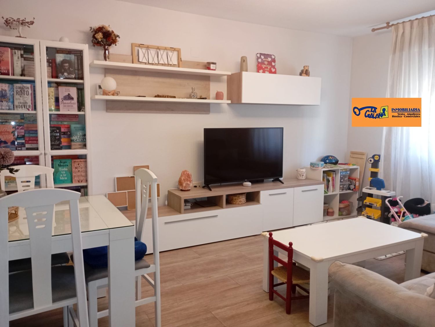 Sala d'estar de Casa o xalet en venda en Valdepeñas amb Aire condicionat, Calefacció i Terrassa