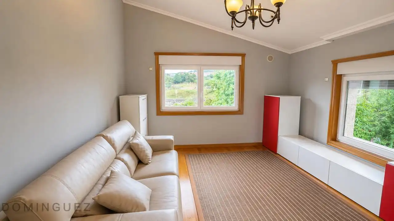 Sala de estar de Casa o chalet en venta en Vigo  con Calefacción, Jardín privado y Parquet