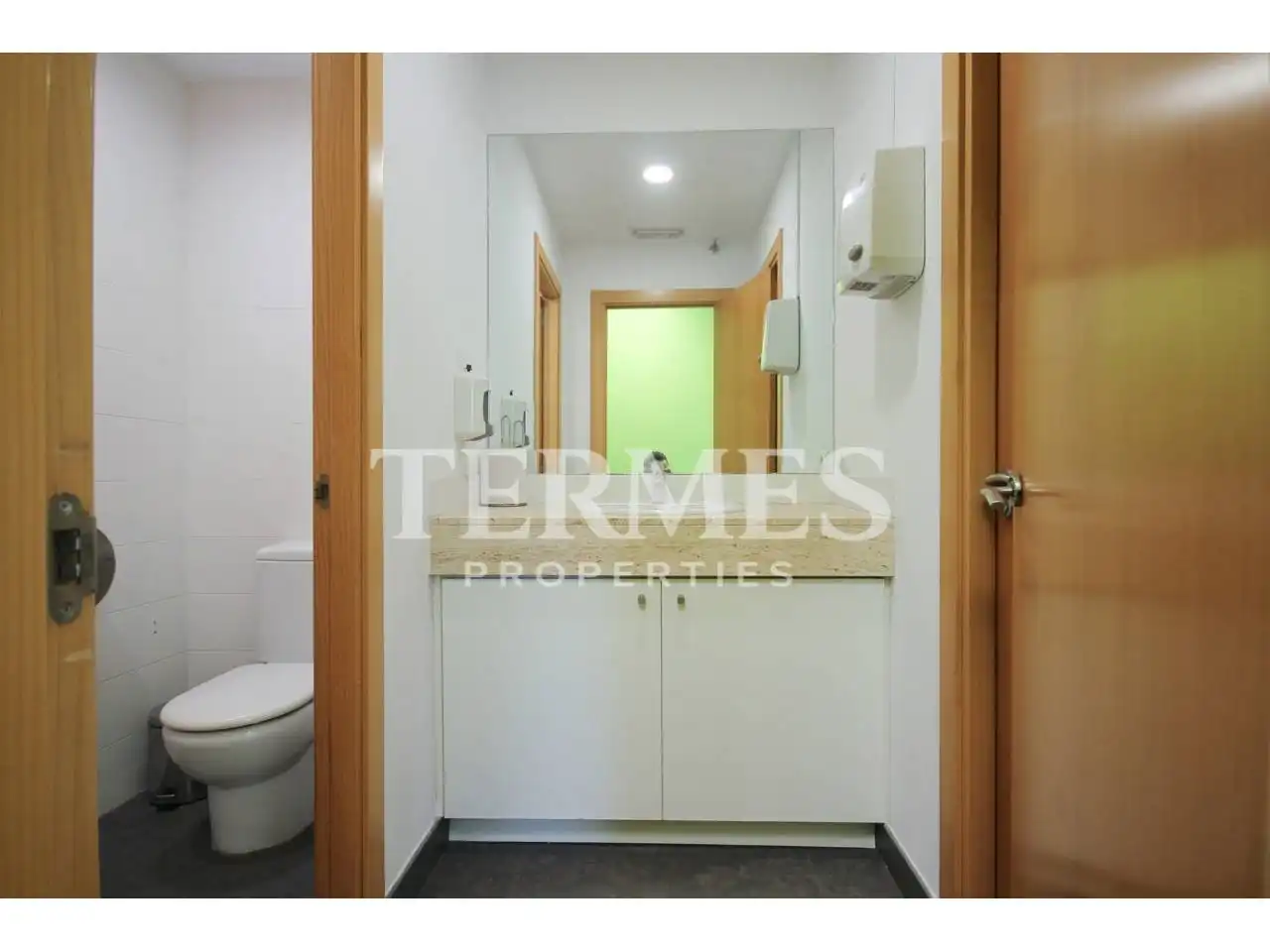 Bedroom of Office for sale in Barcelona  with Air Conditioner, Heating and Alarm