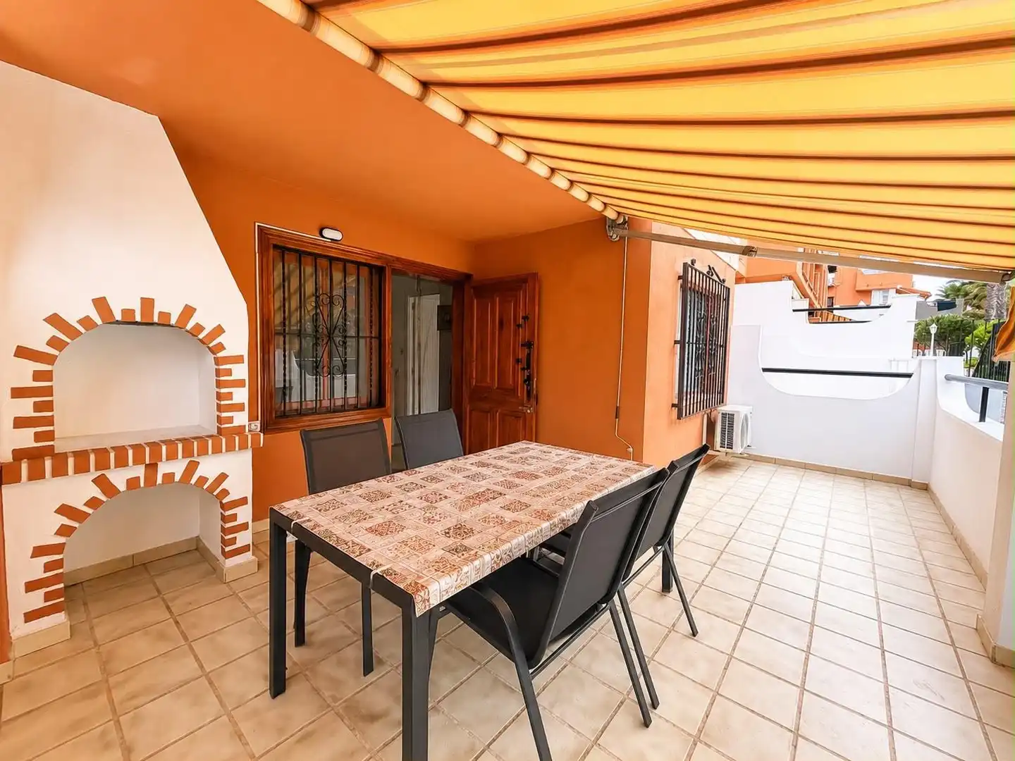 Terrasse von Erdgeschoss zur Miete in Torrevieja mit Klimaanlage, Heizung und Terrasse