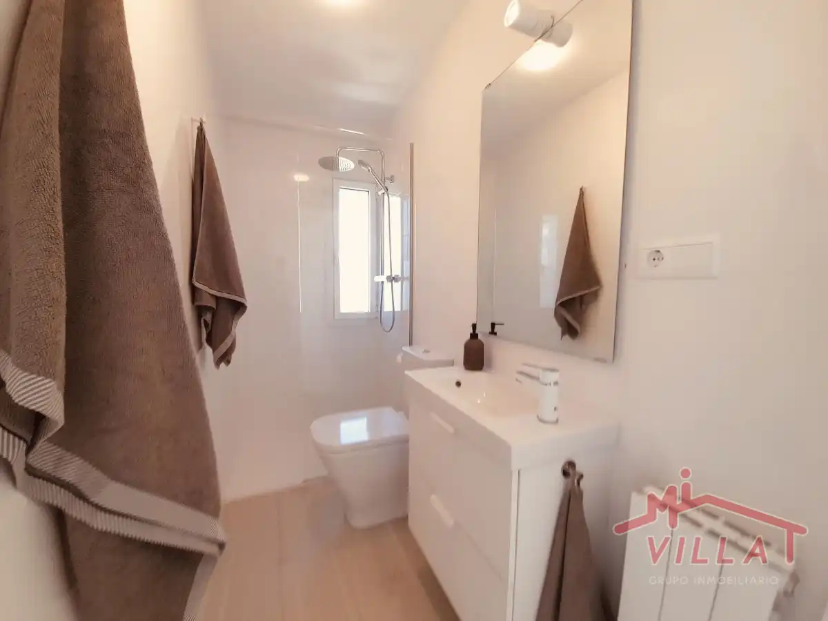 Badezimmer von Wohnung zur Miete in Laredo mit Heizung und Möbliert
