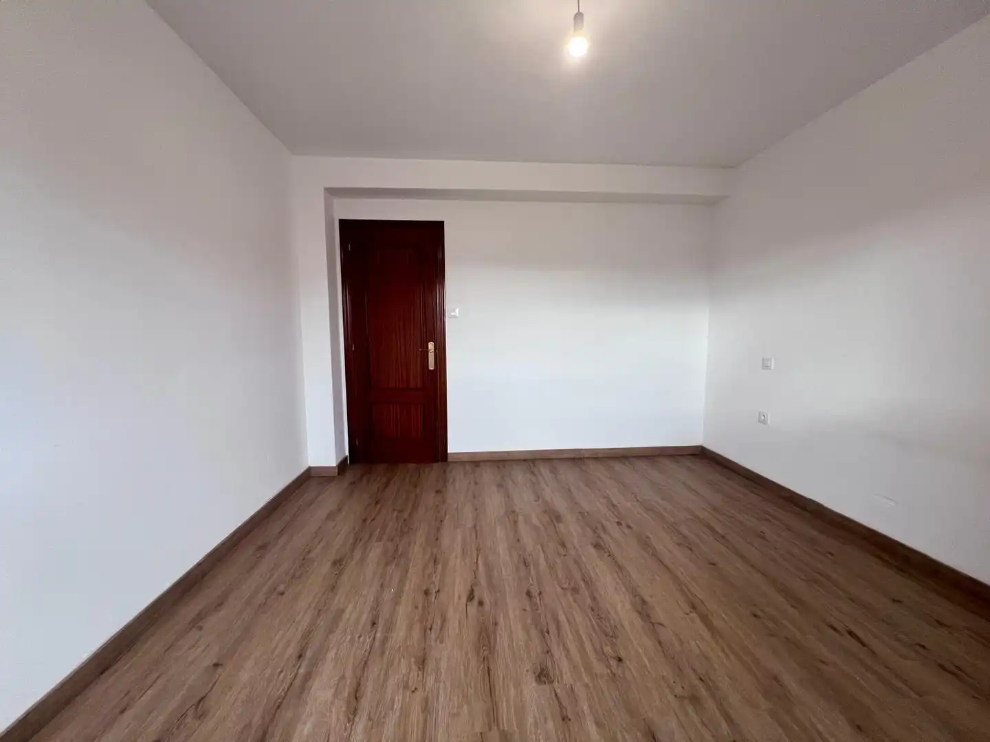 Dormitori de Pis en venda en Oviedo  amb Calefacció i Parquet