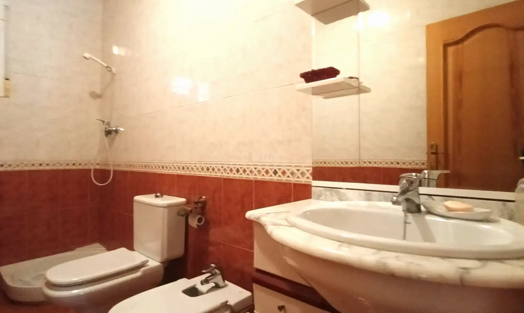 Badezimmer von Wohnung zum Verkauf in Elche / Elx mit Klimaanlage, Abstellraum und Schwimmbad