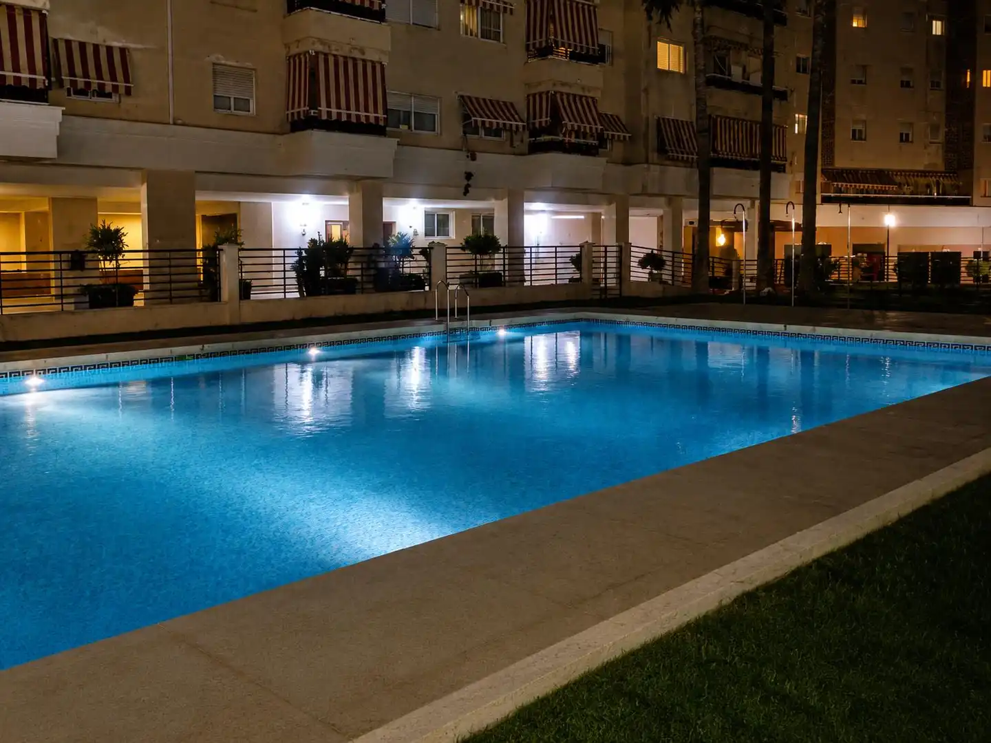Piscina de Piso en venta en Málaga con Aire acondicionado, Calefacción y Jardín privado