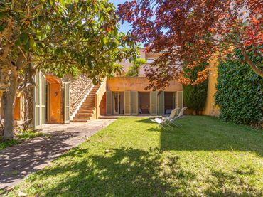 Casa amb jardí en venda a Carrer Girones 4