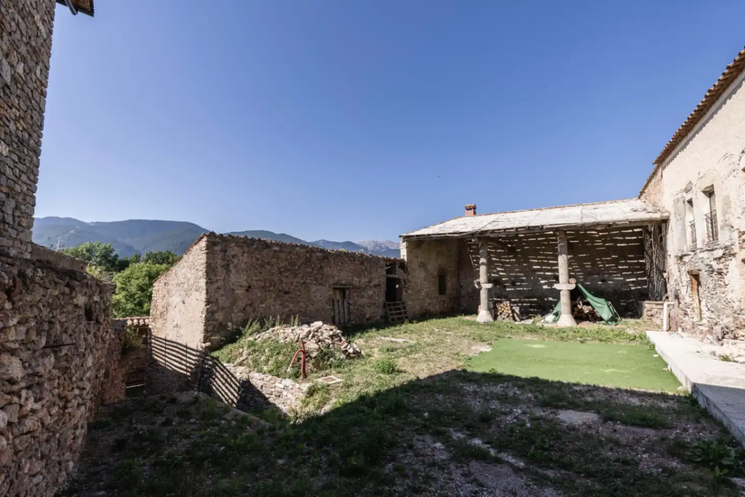 Vista exterior de Finca rústica en venda en Prats i Sansor amb Calefacció