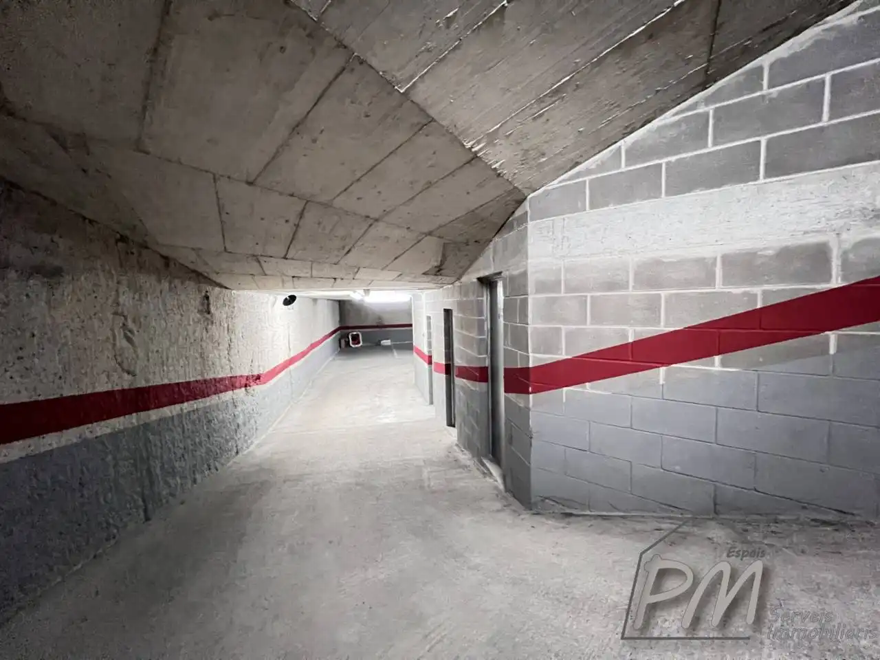 Garage for rent in Girona
