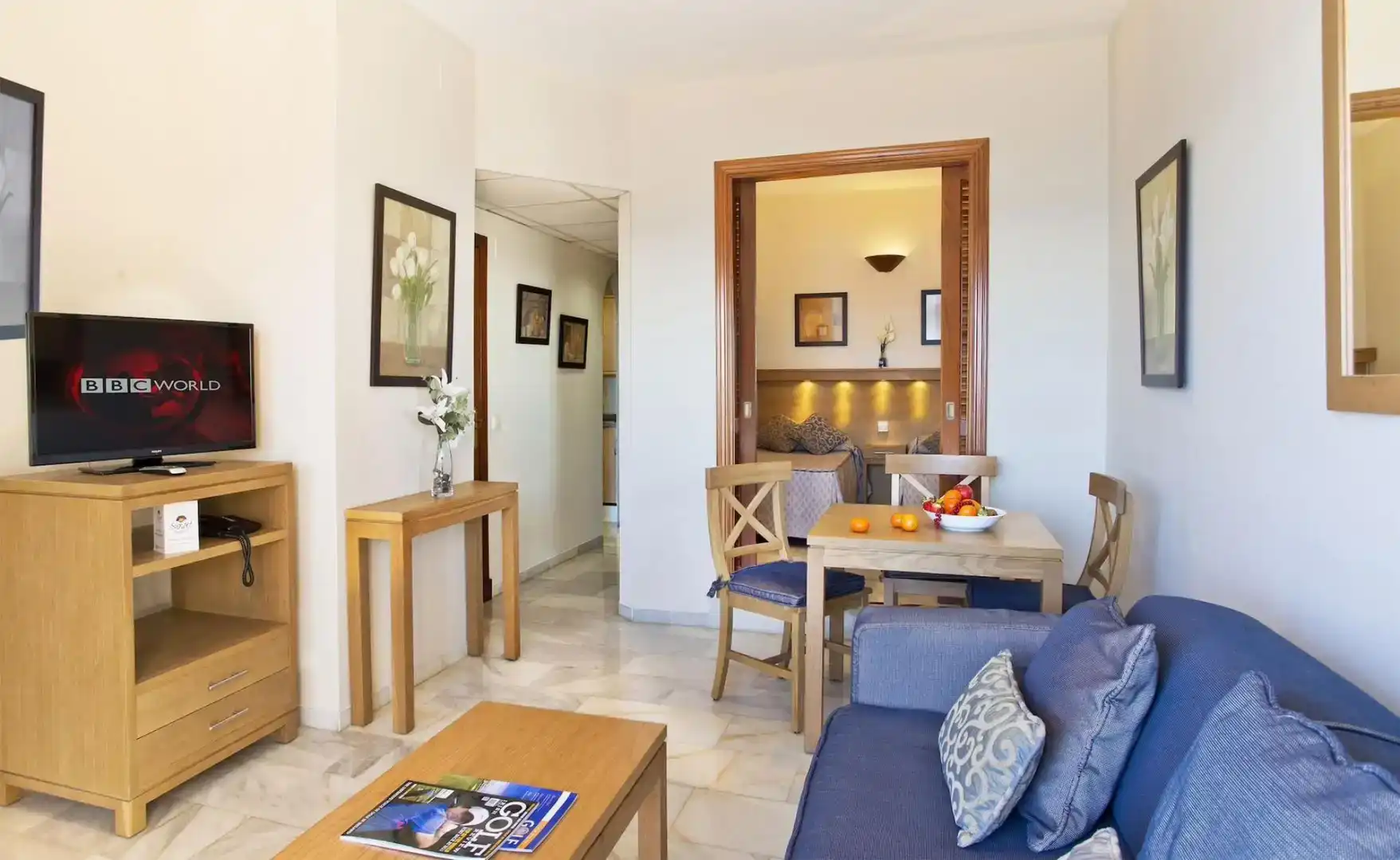 Sala de estar de Apartamento de alquiler en Benalmádena con Aire acondicionado, Jardín privado y Parquet