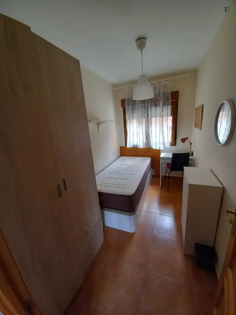 Dormitori de Apartament per a compartir en Gijón  amb Moblat, Forn i Rentadora