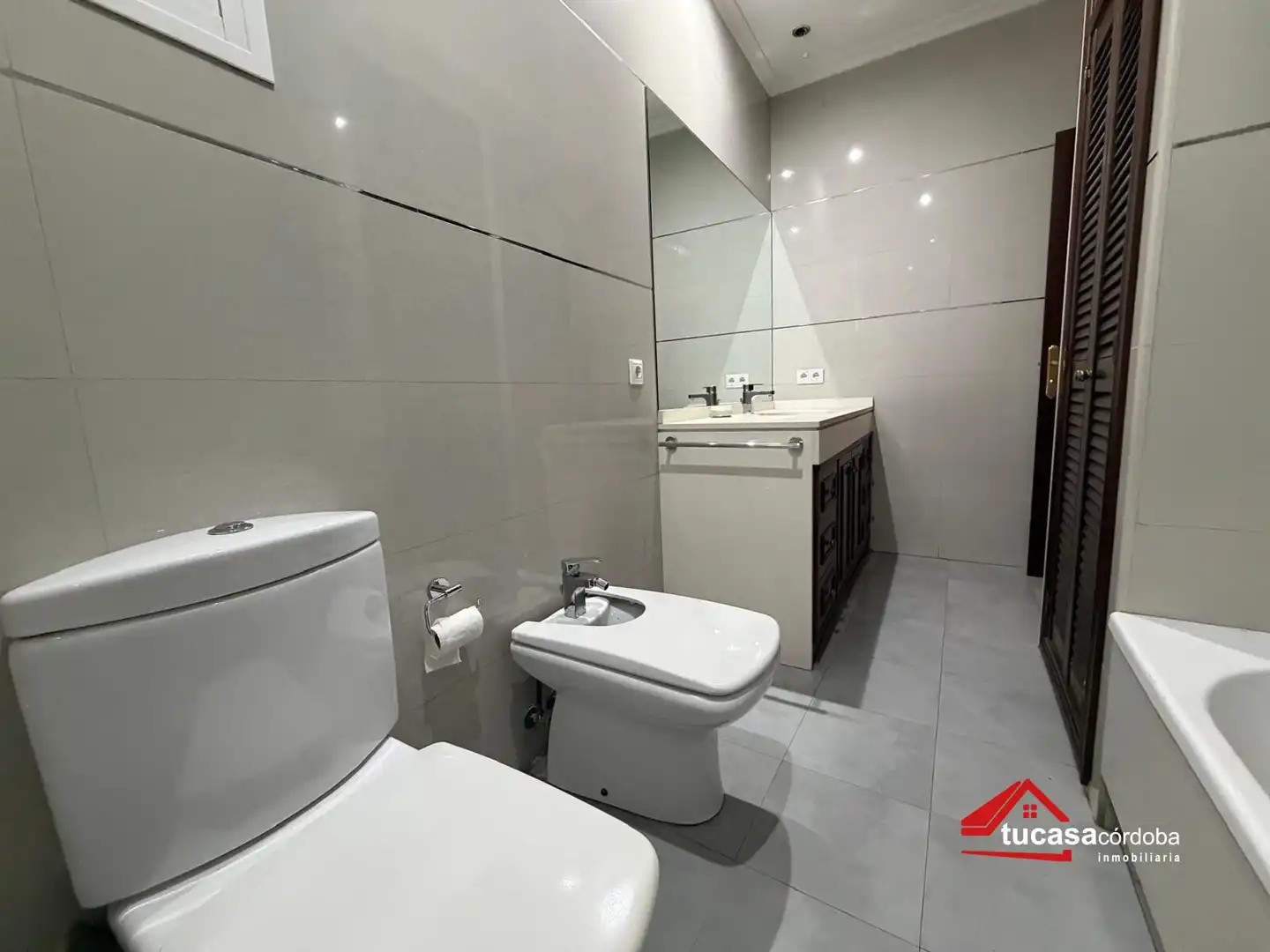 Baño de Piso en venta en Córdoba con Terraza, Trastero y Amueblado