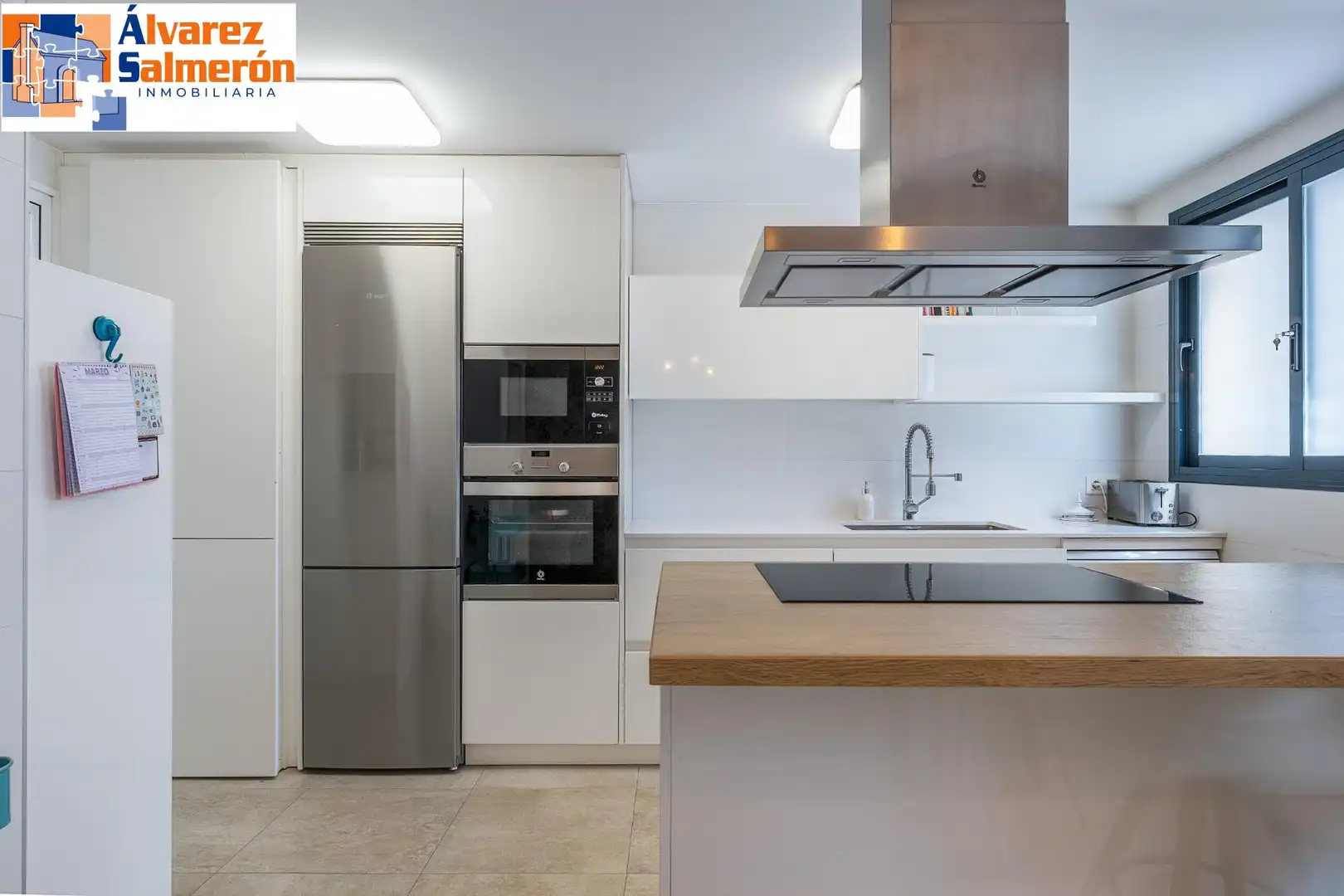 Küche von Einfamilien-Reihenhaus zum Verkauf in Granada mit Privatgarten und Balkon