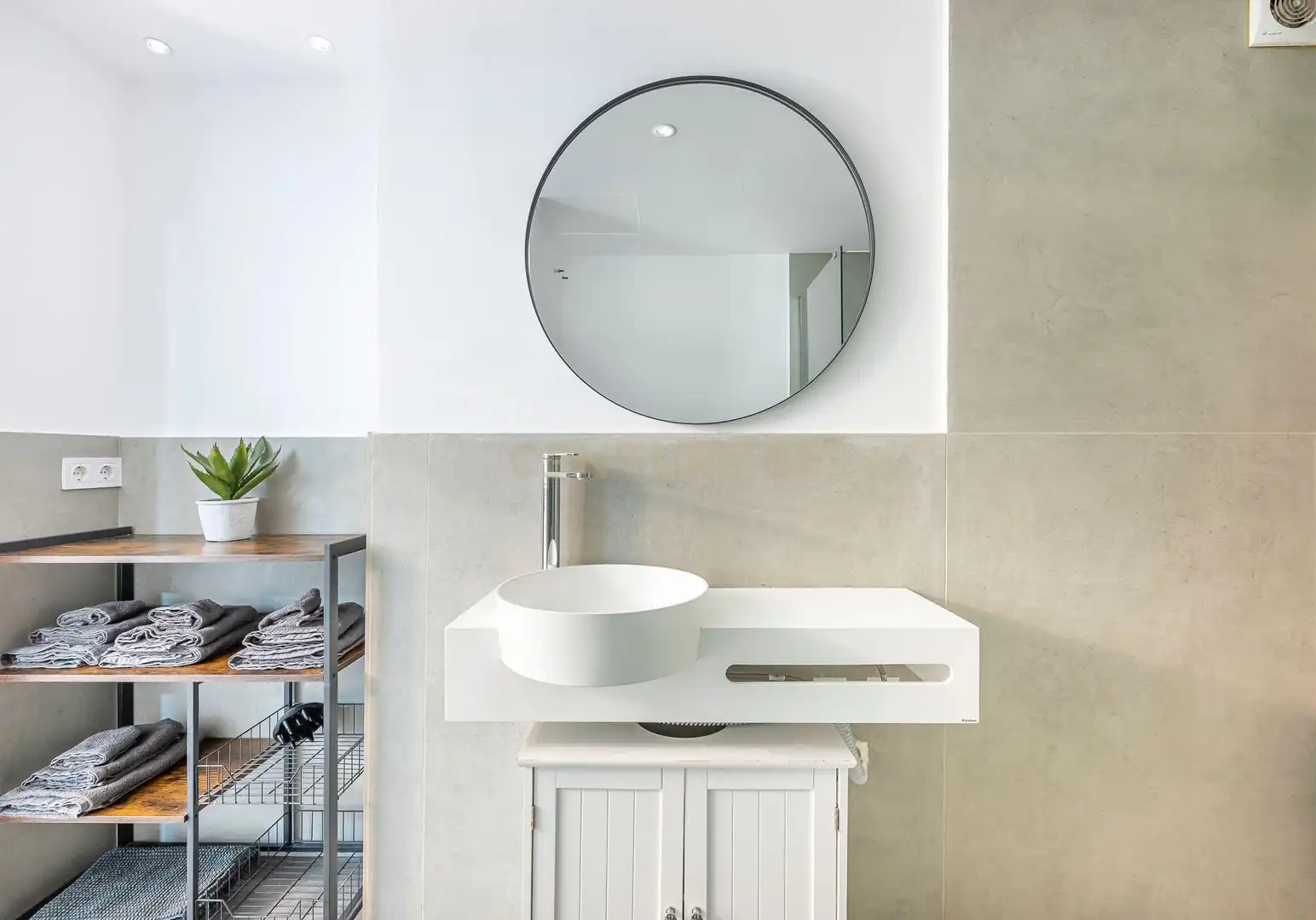 Baño de Apartamento en venta en Marbella con Aire acondicionado, Trastero y Piscina
