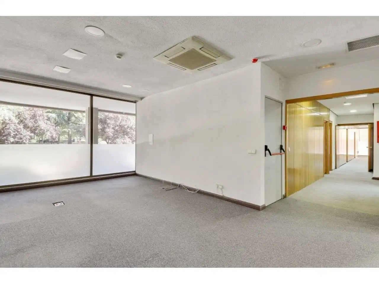 Office for rent in Madrid  with Air Conditioner and Alarm