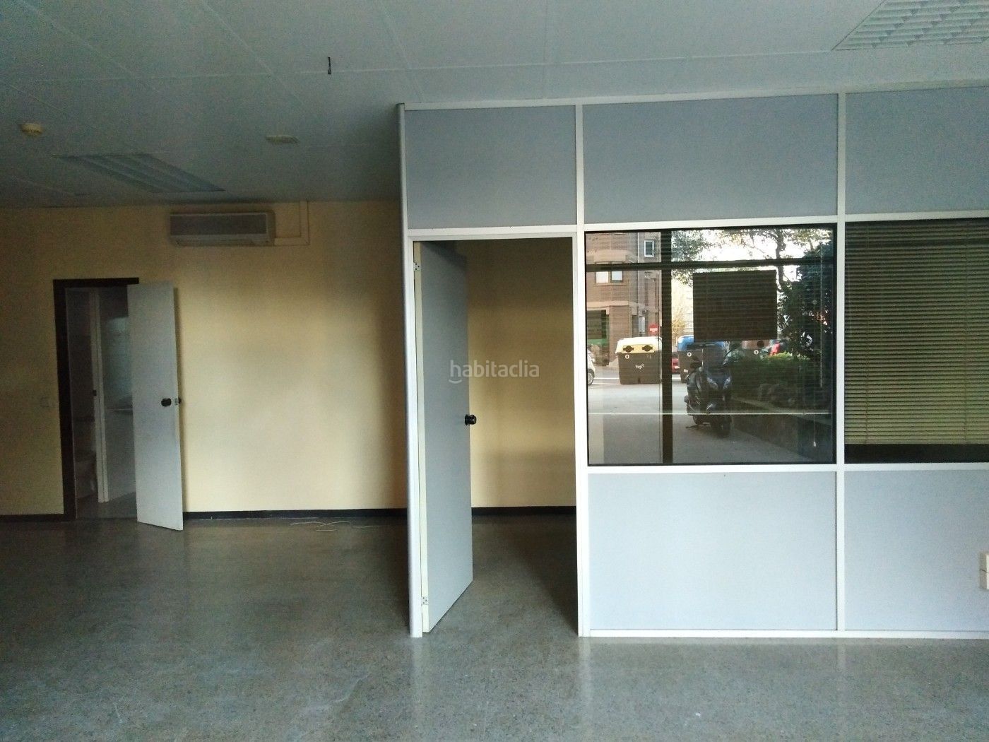 Premises for sale in Sabadell  with Air Conditioner