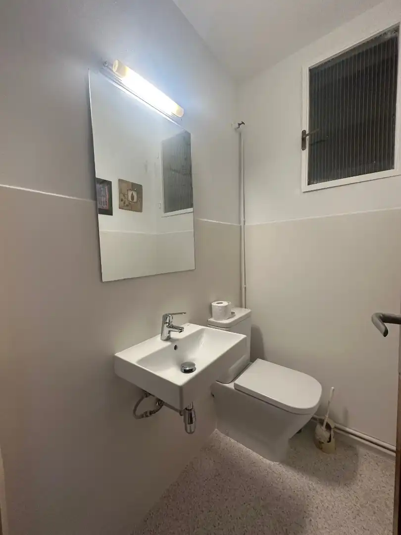 Bathroom of Flat for rent in Santiago de Compostela   with Heating, Parquet flooring and Furnished