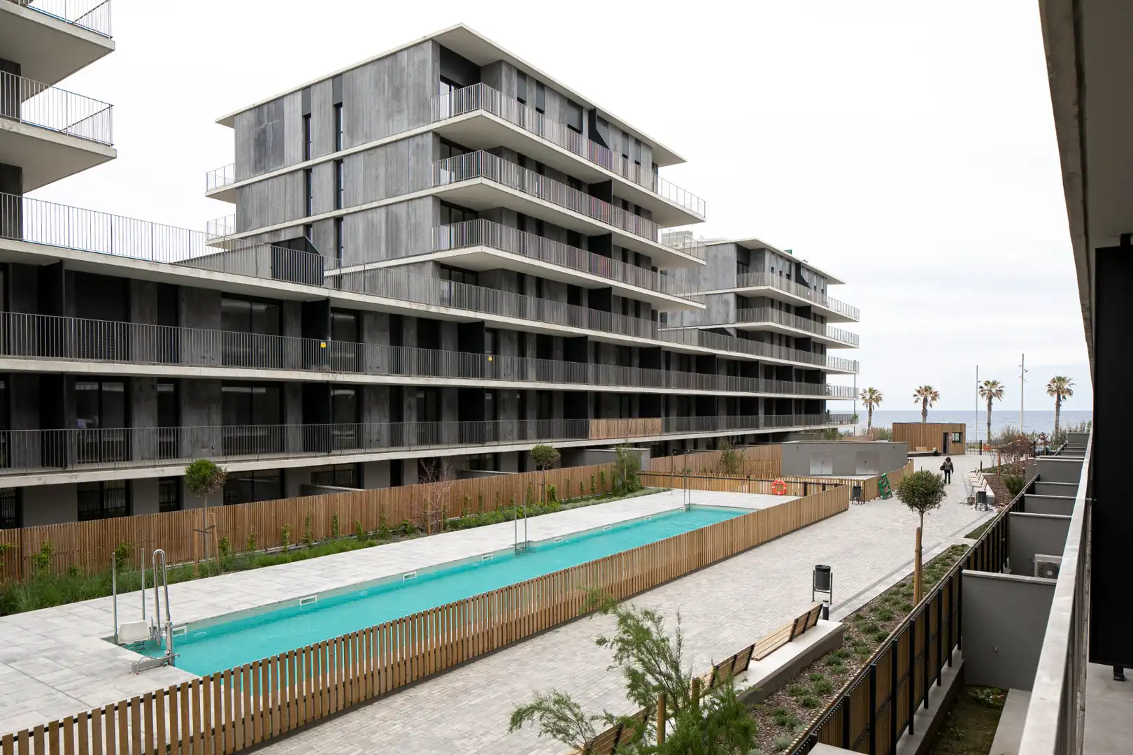 Vista exterior de Apartamento en venta en Badalona con Aire acondicionado, Amueblado y Horno