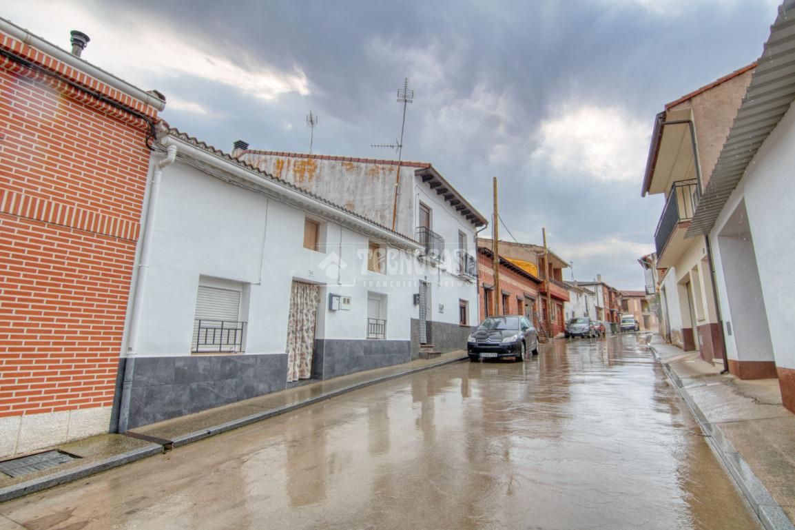 Exterior view of Single-family semi-detached for sale in Castronuño  with Heating, Private garden and Terrace